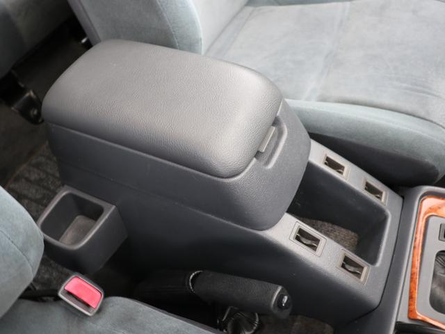 ランドクルーザー８０ 　下取り車　ハイリフト　後期型　新品ジオＭＴタイヤ　社外１６インチＡＷ　カロッツェリア製７インチナビ　ＥＴＣ　ウッドシフトノブ　ウッドステアリング　新品フロントグリル　新品３色テールランプ　サンルーフ（60枚目）