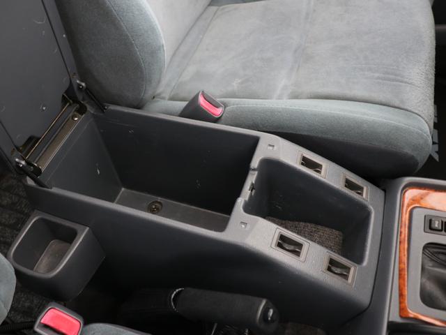 ランドクルーザー８０ 　下取り車　ハイリフト　後期型　新品ジオＭＴタイヤ　社外１６インチＡＷ　カロッツェリア製７インチナビ　ＥＴＣ　ウッドシフトノブ　ウッドステアリング　新品フロントグリル　新品３色テールランプ　サンルーフ（62枚目）