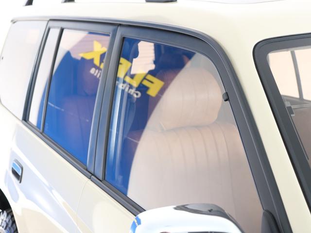 ランドクルーザープラド ＴＸリミテッド　新品ＤＥＡＮカルフォルニア　新品オープンカントリー　ＭＴ新品カロッツェリア製フローティングナビ　新品ウッドステアリング　新品クラシックシートカバー　新品フロアマットバックカメラ　ＥＴＣ（32枚目）