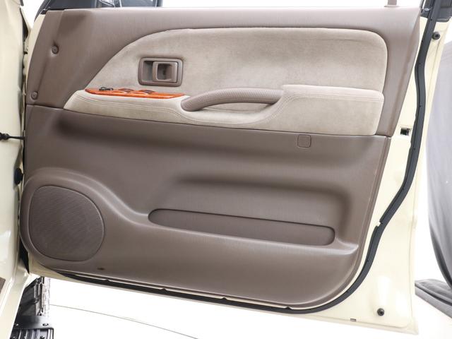 ランドクルーザープラド ＴＸリミテッド　新品ＤＥＡＮカルフォルニア　新品オープンカントリー　ＭＴ新品カロッツェリア製フローティングナビ　新品ウッドステアリング　新品クラシックシートカバー　新品フロアマットバックカメラ　ＥＴＣ（55枚目）