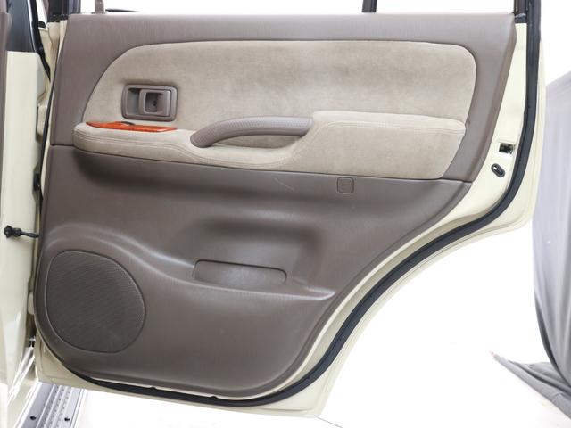 ランドクルーザープラド ＴＸリミテッド　新品ＤＥＡＮカルフォルニア　新品オープンカントリー　ＭＴ新品カロッツェリア製フローティングナビ　新品ウッドステアリング　新品クラシックシートカバー　新品フロアマットバックカメラ　ＥＴＣ（56枚目）