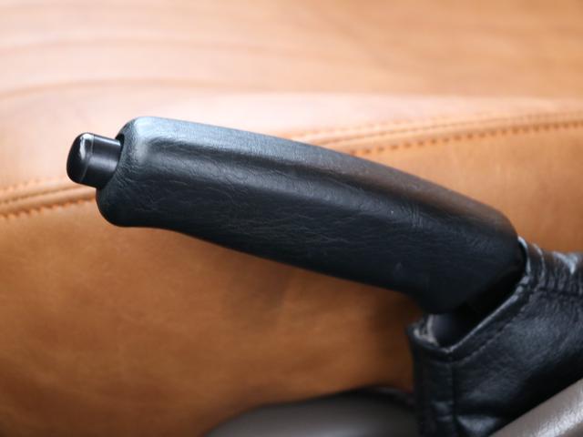 ランドクルーザープラド ＴＸリミテッド　新品ＤＥＡＮカルフォルニア　新品オープンカントリー　ＭＴ新品カロッツェリア製フローティングナビ　新品ウッドステアリング　新品クラシックシートカバー　新品フロアマットバックカメラ　ＥＴＣ（66枚目）