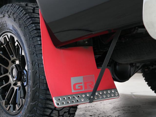 ハイラックス Z ワンオーナー 買取車両 Zグレードブラックカラー BATTLEZリフトアップ XELF・AW ジオランダーX-ATタイヤ GRスポーツバー GRマッドフラップ GRフロントアンダーカバー(40枚目)