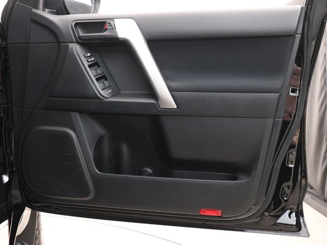 ランドクルーザープラド ＴＸ　１オーナー車　２インチＵＰ　ＮＩＴＲＯ１７インチＡＷ　ＢＦＧ・Ａ／Ｔタイヤ　ＲＨＩＮＯ－ＲＡＣＫ＆バックボーンシステム　サンルーフ　寒冷地仕様　カロッツェリア９インチナビ　フリップダウンモニター（56枚目）