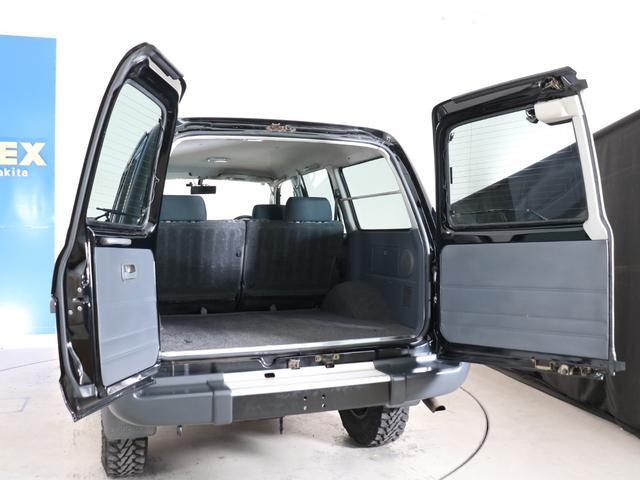 ランドクルーザー８０ ＧＸ　後期最終モデル　純正ブラック＆ナローボディー　電動フェンダーミラー　リア観音　ディーゼルマニュアル　集中ロック＆パワーウインドー　ブラッドレーＶ１６インチＡＷ　ジオランダーＭ／Ｔタイヤ（39枚目）