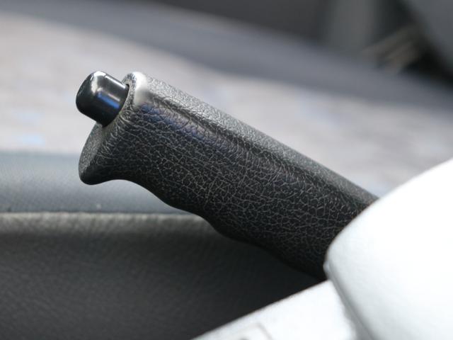 ランドクルーザー８０ ＧＸ　後期最終モデル　純正ブラック＆ナローボディー　電動フェンダーミラー　リア観音　ディーゼルマニュアル　集中ロック＆パワーウインドー　ブラッドレーＶ１６インチＡＷ　ジオランダーＭ／Ｔタイヤ（65枚目）