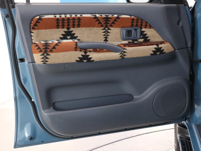 ランドクルーザープラド ＴＸリミテッド　丸目フェイス＆ナローボディー化　ＹＡＫＩＭＡラック　リアラダー　ＫＩＮＧＳサイドオーニング　アンティーク調シートカバー　ナルディーステア　カロッツェリアＳＤナビ　バックカメラ　フリップダウンモニター（58枚目）