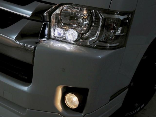 ハイエースワゴン ＧＬ　１０人乗り３ナンバー登録　ガソリン４ＷＤ　寒冷地仕様　寒冷地仕様　１７インチＡＷ　ナビ　後席モニター　前後ドライブレコーダー　フルフラットベッド展開　サイドテーブル　床張り施工（8枚目）