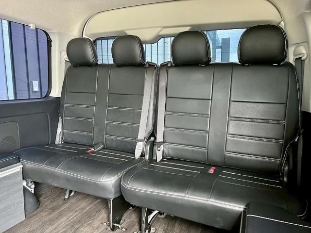 ハイエースワゴン ＧＬ　１０人乗り３ナンバー登録　ガソリン４ＷＤ　寒冷地仕様　寒冷地仕様　１７インチＡＷ　ナビ　後席モニター　前後ドライブレコーダー　フルフラットベッド展開　サイドテーブル　床張り施工（17枚目）