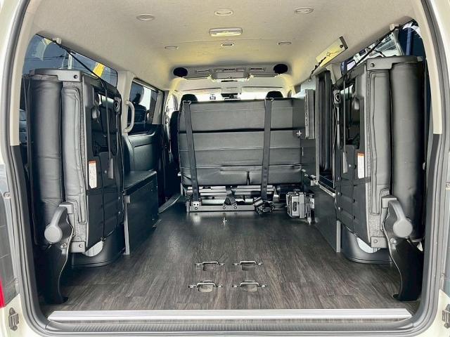 ハイエースワゴン ＧＬ　１０人乗り３ナンバー登録　ガソリン４ＷＤ　寒冷地仕様　寒冷地仕様　１７インチＡＷ　ナビ　後席モニター　前後ドライブレコーダー　フルフラットベッド展開　サイドテーブル　床張り施工（18枚目）