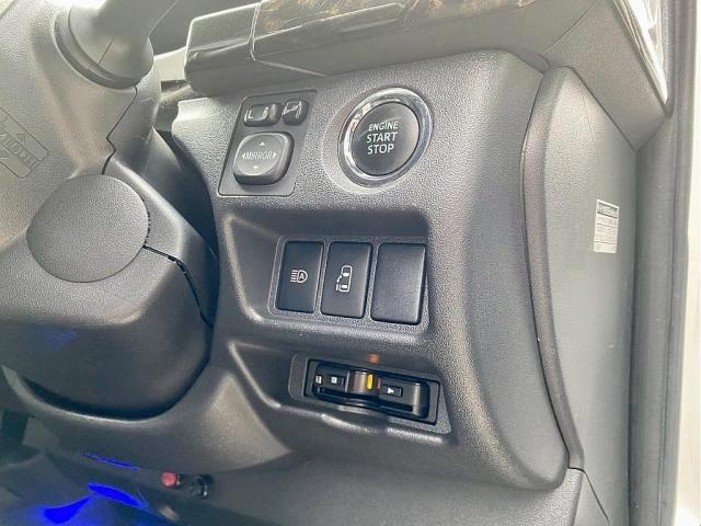 ハイエースワゴン ＧＬ　１０人乗り３ナンバー登録　ガソリン２ＷＤ　内装アレンジＲ１　ローダウン　１７インチアルミホイール　ナビ　サブモニター　後席モニター　ＥＴＣ　ベッドキット　脱着式センターテーブル　床張り施工（13枚目）