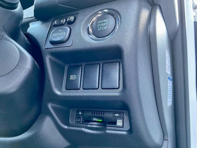 ハイエースバン スーパーGL ダークプライムII 5人乗り4ナンバー登録 ディーゼルターボ4WD 寒冷地仕様 16インチアルミホイール LEDテールランプ ドライブレコーダー デジタルインナーミラー ベッドキット ダークプライムII(15枚目)