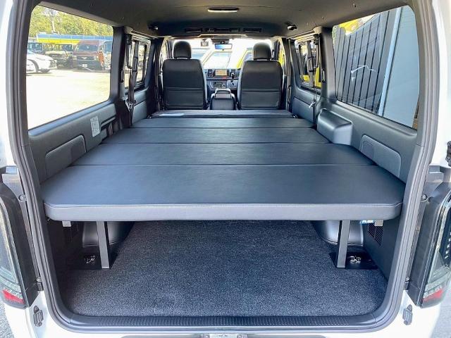 ハイエースバン スーパーGL ダークプライムII 5人乗り4ナンバー登録 ディーゼルターボ4WD 寒冷地仕様 16インチアルミホイール LEDテールランプ ドライブレコーダー デジタルインナーミラー ベッドキット ダークプライムII(17枚目)