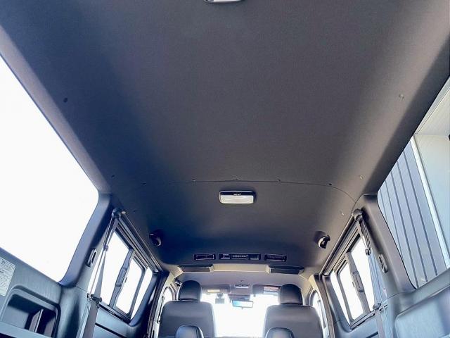 ハイエースバン スーパーGL ダークプライムII 5人乗り4ナンバー登録 ディーゼルターボ4WD 寒冷地仕様 16インチアルミホイール LEDテールランプ ドライブレコーダー デジタルインナーミラー ベッドキット ダークプライムII(19枚目)