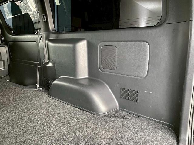 ハイエースバン スーパーＧＬ　ダークプライムＩＩ　５人乗り４ナンバー登録　ガソリン２ＷＤ　ライトカスタムＰＫＧ　ダークプライムＩＩ　両側パワースライドドア　フロントスポイラー　１６インチアルミホイール　メモリーナビ　ドライブレコーダー（19枚目）