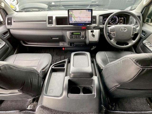 ハイエースワゴン ＧＬ　１０人乗り３ナンバー登録　ガソリン２ＷＤ　スタンダードＰＫＧ　ローダウン　１７インチアルミホイール　ＢＩＧ－Ｘナビ　１２．８型後席モニター　ＨＤＭＩ接続　前後ドライブレコーダー（3枚目）