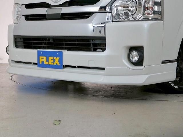 ハイエースワゴン ＧＬ　１０人乗り３ナンバー登録　ガソリン２ＷＤ　ローダウン　フロントスポイラー　１７インチアルミホイール　ベッドキット　床張り施工　９インチフローティングナビ　後席モニター　ＥＴＣ２．０（10枚目）