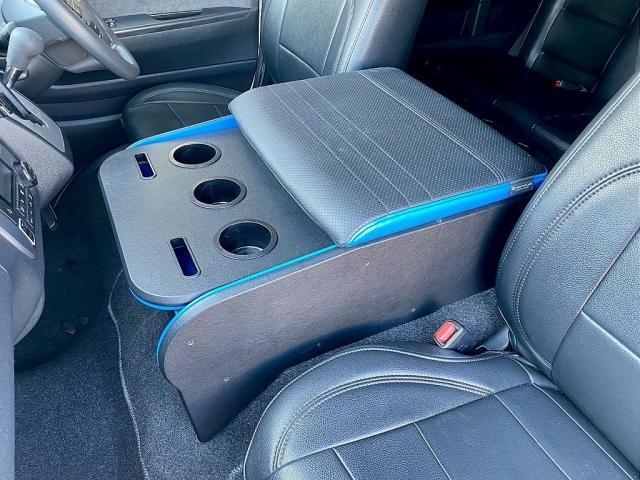 ハイエースワゴン ＧＬ　１０人乗り３ナンバー登録　ガソリン２ＷＤ　ローダウン　フロントスポイラー　１７インチアルミホイール　ベッドキット　床張り施工　９インチフローティングナビ　後席モニター　ＥＴＣ２．０（14枚目）