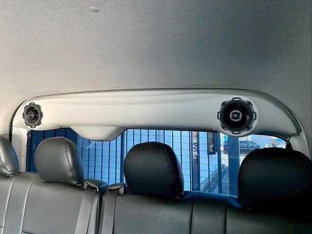 ハイエースワゴン ＧＬ　１０人乗り３ナンバー登録　ガソリン２ＷＤ　ローダウン　フロントスポイラー　１７インチアルミホイール　ベッドキット　床張り施工　９インチフローティングナビ　後席モニター　ＥＴＣ２．０（21枚目）
