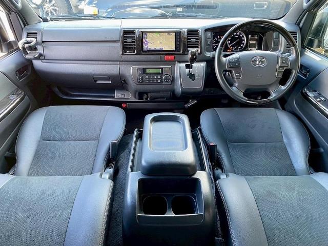 ハイエースバン スーパーGL ダークプライムII 5人乗り4ナンバー登録 ディーゼルターボ4WD 寒冷地仕様 16インチアルミホイール トヨタ純正メモリーナビ 前後ドライブレコーダー パノラミックビューモニター ETC2.0(2枚目)