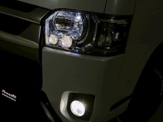 ハイエースバン スーパーGL ダークプライムII 5人乗り4ナンバー登録 ディーゼルターボ4WD 寒冷地仕様 16インチアルミホイール トヨタ純正メモリーナビ 前後ドライブレコーダー パノラミックビューモニター ETC2.0(11枚目)