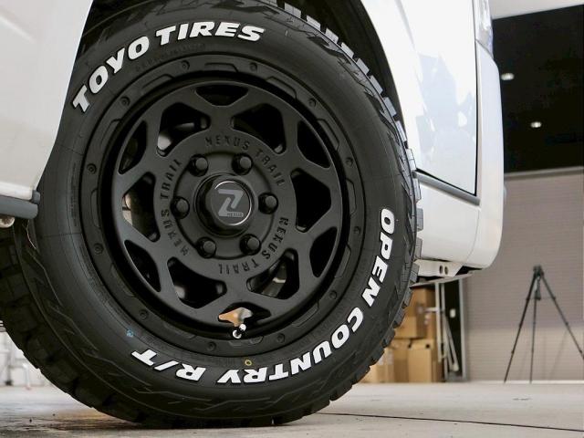 ハイエースバン スーパーGL ダークプライムII 5人乗り4ナンバー登録 ディーゼルターボ4WD 寒冷地仕様 16インチアルミホイール トヨタ純正メモリーナビ 前後ドライブレコーダー パノラミックビューモニター ETC2.0(12枚目)