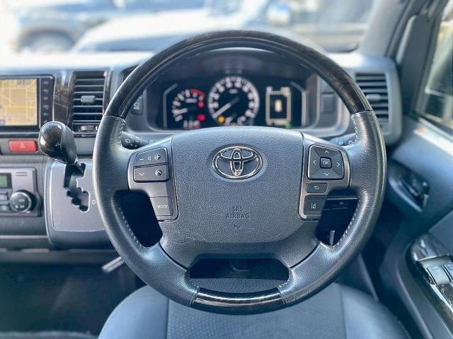 ハイエースバン スーパーGL ダークプライムII 5人乗り4ナンバー登録 ディーゼルターボ4WD 寒冷地仕様 16インチアルミホイール トヨタ純正メモリーナビ 前後ドライブレコーダー パノラミックビューモニター ETC2.0(14枚目)