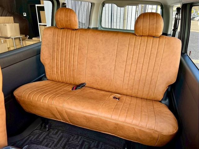 ハイエースバン ロングスーパーGL 5人乗り4ナンバー登録 ガソリン2WD アースカラーPKG 丸目フェイスチェンジ LEDテールランプ 16インチアルミホイール BIG-X11インチナビ ETC 両側パワースライドドア(4枚目)