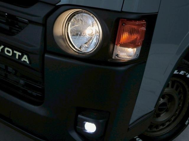 ハイエースバン ロングスーパーGL 5人乗り4ナンバー登録 ガソリン2WD アースカラーPKG 丸目フェイスチェンジ LEDテールランプ 16インチアルミホイール BIG-X11インチナビ ETC 両側パワースライドドア(14枚目)