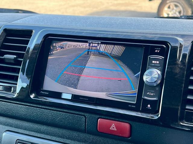 ハイエースバン スーパーGL ダークプライムII 5人乗り4ナンバー登録 ディーゼルターボ2WD FLEX内装アレンジVer4 50mmローダウン 17インチアルミホイール ナビ 後席モニター ベッドキット 床張り施工 両側パワースライドドア(26枚目)