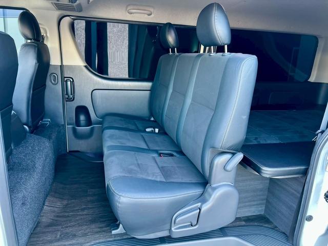 ハイエースバン スーパーGL ダークプライムII 5人乗り4ナンバー登録 ディーゼルターボ2WD FLEX内装アレンジVer4 50mmローダウン 17インチアルミホイール ナビ 後席モニター ベッドキット 床張り施工 両側パワースライドドア(30枚目)