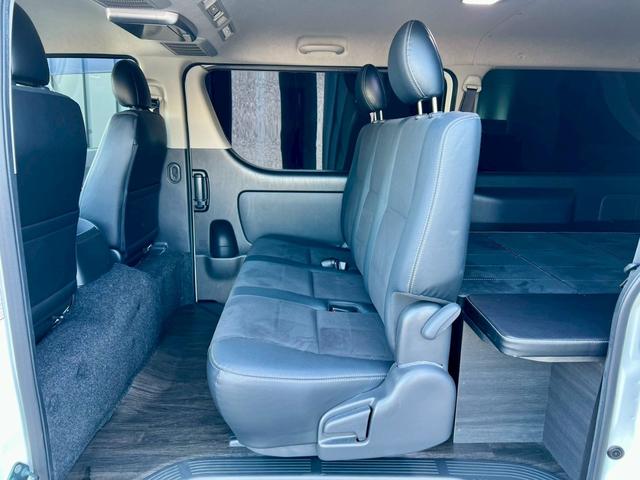 ハイエースバン スーパーGL ダークプライムII 5人乗り4ナンバー登録 ディーゼルターボ2WD FLEX内装アレンジVer4 50mmローダウン 17インチアルミホイール ナビ 後席モニター ベッドキット 床張り施工 両側パワースライドドア(31枚目)