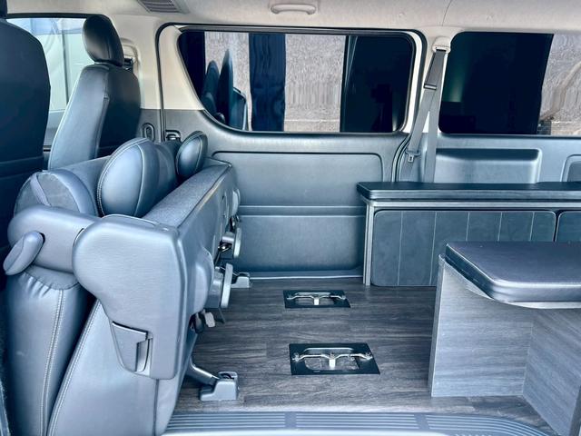 ハイエースバン スーパーGL ダークプライムII 5人乗り4ナンバー登録 ディーゼルターボ2WD FLEX内装アレンジVer4 50mmローダウン 17インチアルミホイール ナビ 後席モニター ベッドキット 床張り施工 両側パワースライドドア(33枚目)