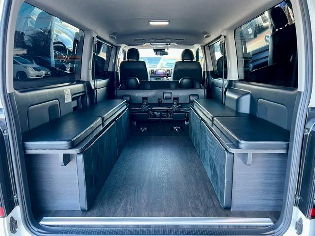 ハイエースバン スーパーGL ダークプライムII 5人乗り4ナンバー登録 ディーゼルターボ2WD FLEX内装アレンジVer4 50mmローダウン 17インチアルミホイール ナビ 後席モニター ベッドキット 床張り施工 両側パワースライドドア(36枚目)