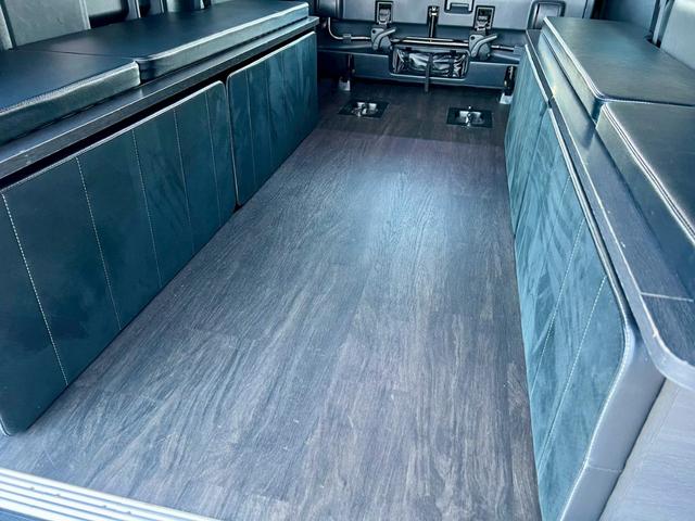 ハイエースバン スーパーGL ダークプライムII 5人乗り4ナンバー登録 ディーゼルターボ2WD FLEX内装アレンジVer4 50mmローダウン 17インチアルミホイール ナビ 後席モニター ベッドキット 床張り施工 両側パワースライドドア(39枚目)