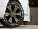 ＧＬ　１０人乗り３ナンバー登録　ガソリン２ＷＤ　内装アレンジＲ１　ローダウン　１７インチアルミホイール　ナビ　サブモニター　後席モニター　ＥＴＣ　ベッドキット　脱着式センターテーブル　床張り施工（11枚目）