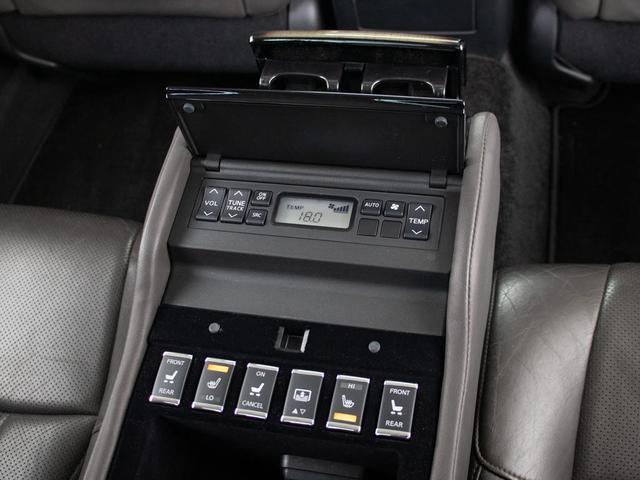 シーマ ハイブリッド　ＶＩＰ　（禁煙車）（サンルーフ）（ＢＯＳＥサウンドスピーカー）（社外２０インチアルミホイール）（インテリジェントクルーズ）（エマージェンシーブレーキ）（冷暖房シート）（オットマン）（後席コントロールパネル）（6枚目）