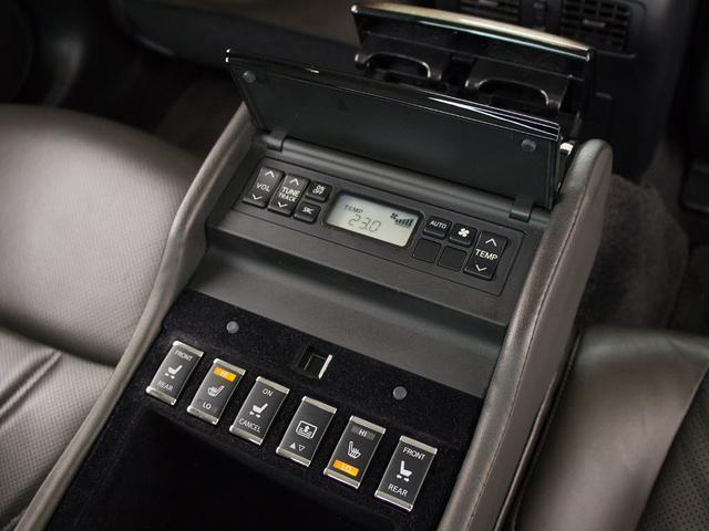 フーガハイブリッド ＶＩＰ　（禁煙車）（後期型）（アラウンドビュー）（１８インチＡＷ）（インテリジェントクルーズ）（エマージェンシーブレーキ）（障害物センサー）（黒本革）（冷暖房シート）（後席コントロールパネル）（オットマン）（8枚目）
