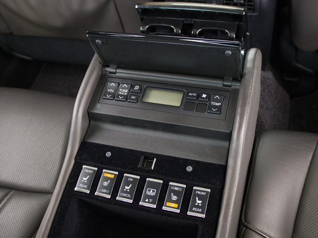 フーガハイブリッド ＶＩＰ　（禁煙車）（後期型）（アラウンドビュー）（障害物センサー）（インテリジェントクルーズ）（エマージェンシーブレーキ）（黒本革）（後席コントロールパネル）（オットマン）（ＬＥＤヘッドライト）（ＨＤＤナビ）（8枚目）