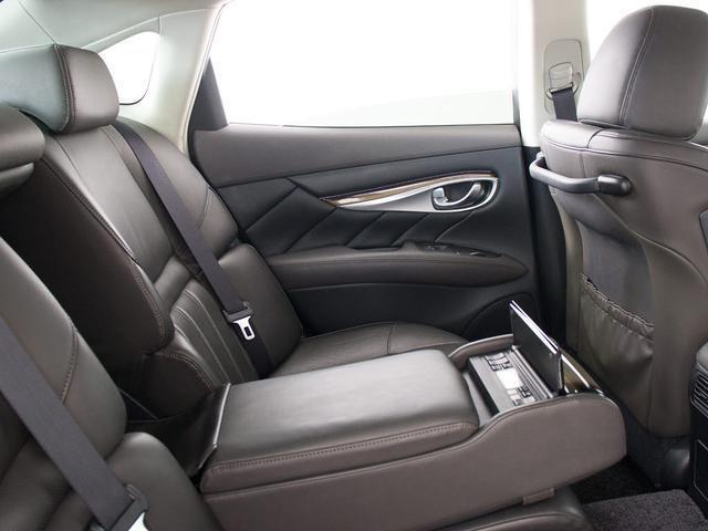 フーガハイブリッド ＶＩＰ　（禁煙車）（後期型）（アラウンドビュー）（障害物センサー）（インテリジェントクルーズ）（エマージェンシーブレーキ）（黒本革）（後席コントロールパネル）（オットマン）（ＬＥＤヘッドライト）（ＨＤＤナビ）（27枚目）