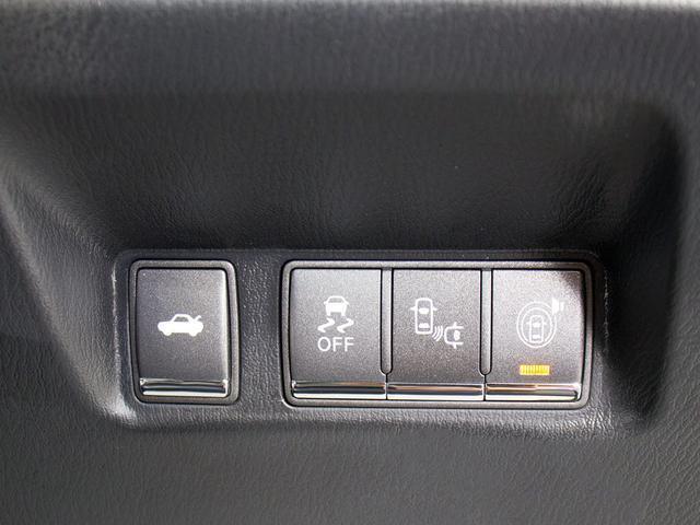フーガハイブリッド ＶＩＰ　（禁煙車）（後期型）（アラウンドビュー）（障害物センサー）（インテリジェントクルーズ）（エマージェンシーブレーキ）（黒本革）（後席コントロールパネル）（オットマン）（ＬＥＤヘッドライト）（ＨＤＤナビ）（29枚目）