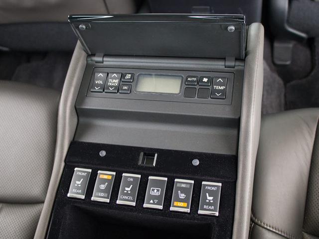 フーガハイブリッド ＶＩＰ　（禁煙車）（ＢＯＳＥサウンドスピーカー）（アラウンドビュー）（インテリジェントクルーズ）（エマージェンシーブレーキ）（ＢＳＷ）（クリアランスソナー）（黒本革）（後席コントロールパネル）（冷暖房シート）（9枚目）