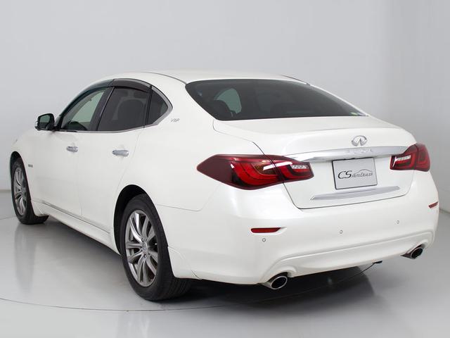 フーガハイブリッド ＶＩＰ　（禁煙車）（ＢＯＳＥサウンドスピーカー）（アラウンドビュー）（インテリジェントクルーズ）（エマージェンシーブレーキ）（ＢＳＷ）（クリアランスソナー）（黒本革）（後席コントロールパネル）（冷暖房シート）（15枚目）