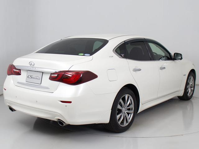 フーガハイブリッド ＶＩＰ　（禁煙車）（ＢＯＳＥサウンドスピーカー）（アラウンドビュー）（インテリジェントクルーズ）（エマージェンシーブレーキ）（ＢＳＷ）（クリアランスソナー）（黒本革）（後席コントロールパネル）（冷暖房シート）（17枚目）