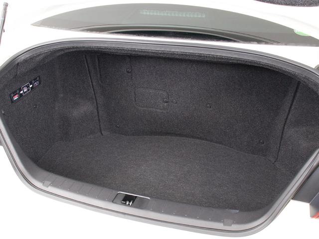 フーガハイブリッド ＶＩＰ　（禁煙車）（ＢＯＳＥサウンドスピーカー）（アラウンドビュー）（インテリジェントクルーズ）（エマージェンシーブレーキ）（ＢＳＷ）（クリアランスソナー）（黒本革）（後席コントロールパネル）（冷暖房シート）（22枚目）