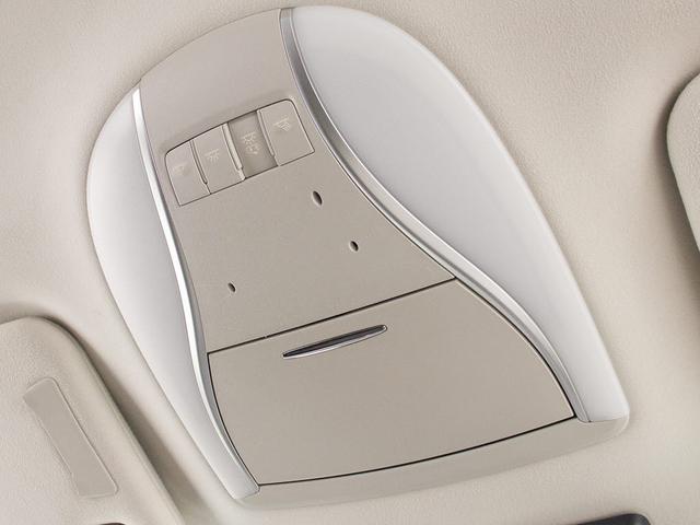 フーガハイブリッド ＶＩＰ　（禁煙車）（ＢＯＳＥサウンドスピーカー）（アラウンドビュー）（インテリジェントクルーズ）（エマージェンシーブレーキ）（ＢＳＷ）（クリアランスソナー）（黒本革）（後席コントロールパネル）（冷暖房シート）（31枚目）