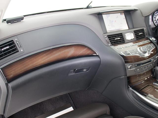 フーガハイブリッド ＶＩＰ　（禁煙車）（ＢＯＳＥサウンドスピーカー）（アラウンドビュー）（インテリジェントクルーズ）（エマージェンシーブレーキ）（ＢＳＷ）（クリアランスソナー）（黒本革）（後席コントロールパネル）（冷暖房シート）（33枚目）