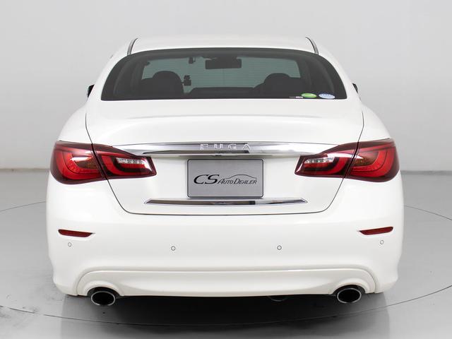 フーガハイブリッド ＶＩＰ　（禁煙車）（後期型）（ＴＥＩＮ車高調）（アラウンドビュー）（インテリジェントクルーズ）（エマージェンシーブレーキ）（クリアランスソナー）（黒本革）（助手席オットマン）（後席コントロールパネル）（17枚目）