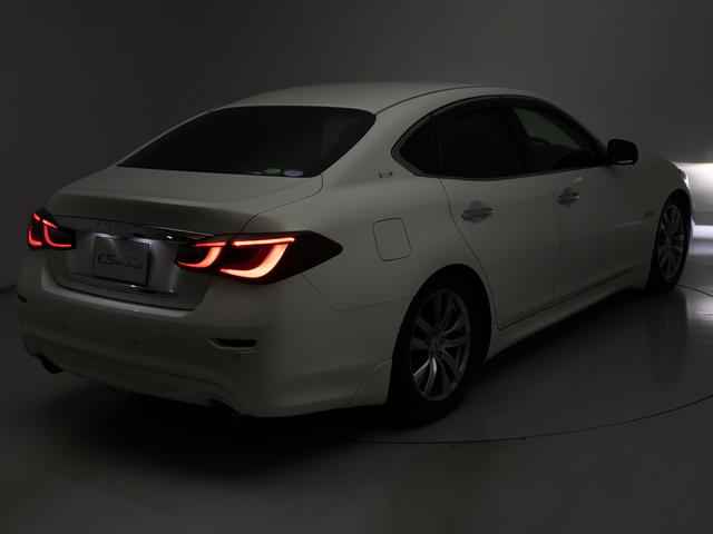 フーガハイブリッド ＶＩＰ　（禁煙車）（後期型）（ＴＥＩＮ車高調）（アラウンドビュー）（インテリジェントクルーズ）（エマージェンシーブレーキ）（クリアランスソナー）（黒本革）（助手席オットマン）（後席コントロールパネル）（24枚目）
