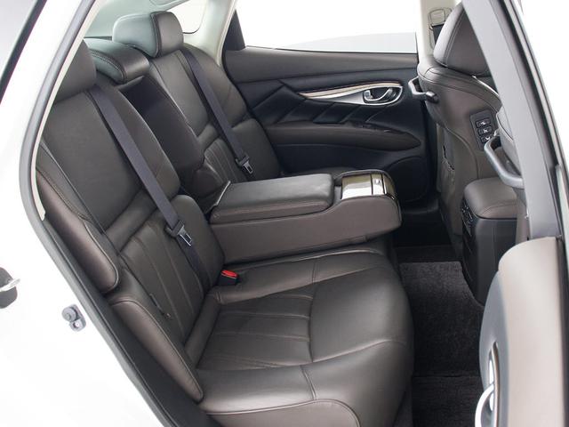 フーガハイブリッド ＶＩＰ　（禁煙車）（後期型）（ＴＥＩＮ車高調）（アラウンドビュー）（インテリジェントクルーズ）（エマージェンシーブレーキ）（クリアランスソナー）（黒本革）（助手席オットマン）（後席コントロールパネル）（31枚目）